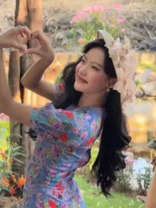 มาเบล สุชาดา เดรสลายดอกยกแขนกลางแจ้ง